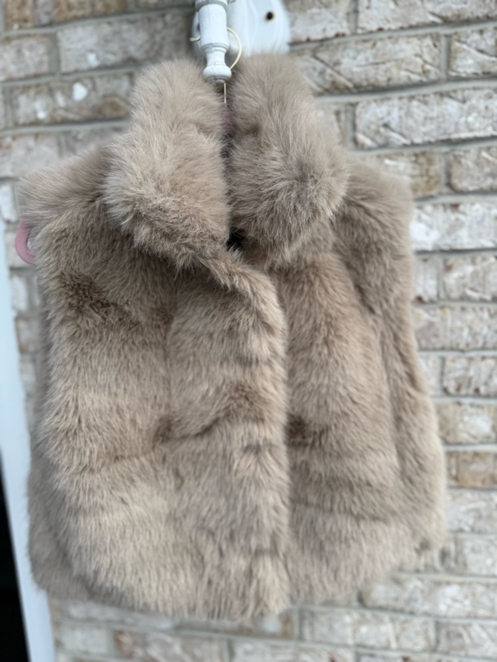 American Eagle Faux Fur Vest , NWT , Sz XS - Picture 9 of 9
